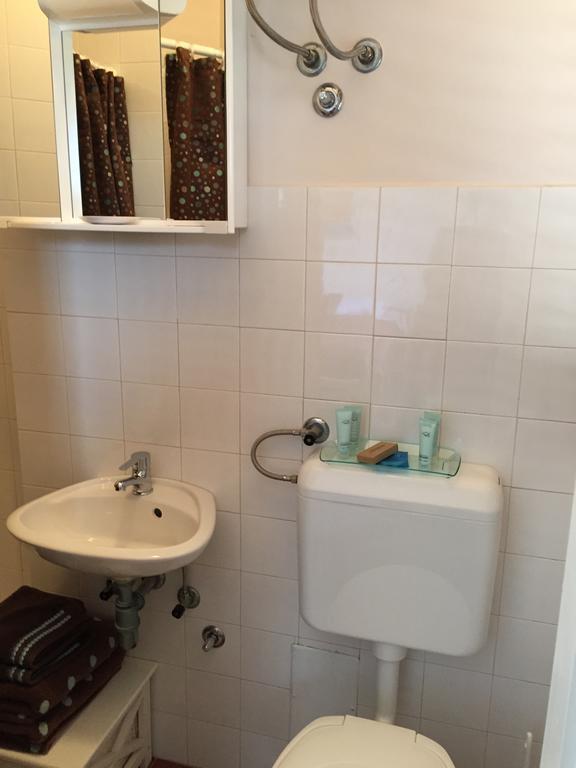 Guest House Punta Grzan Petrcane Room photo