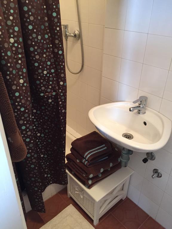 Guest House Punta Grzan Petrcane Room photo