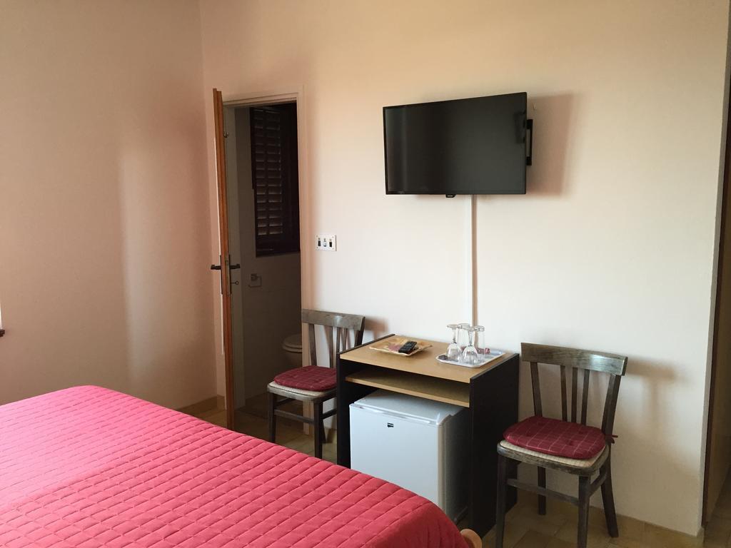 Guest House Punta Grzan Petrcane Room photo
