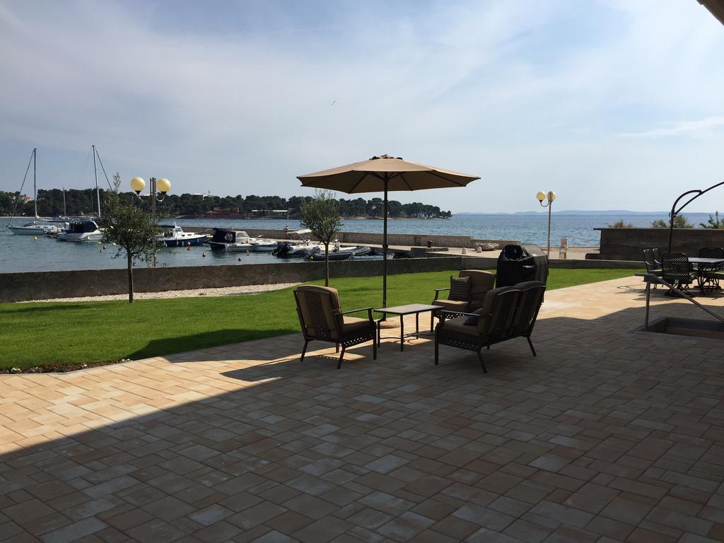 Guest House Punta Grzan Petrcane Exterior photo